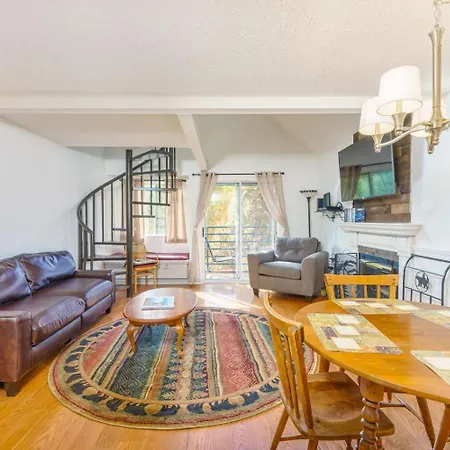 Summit Up Apartment